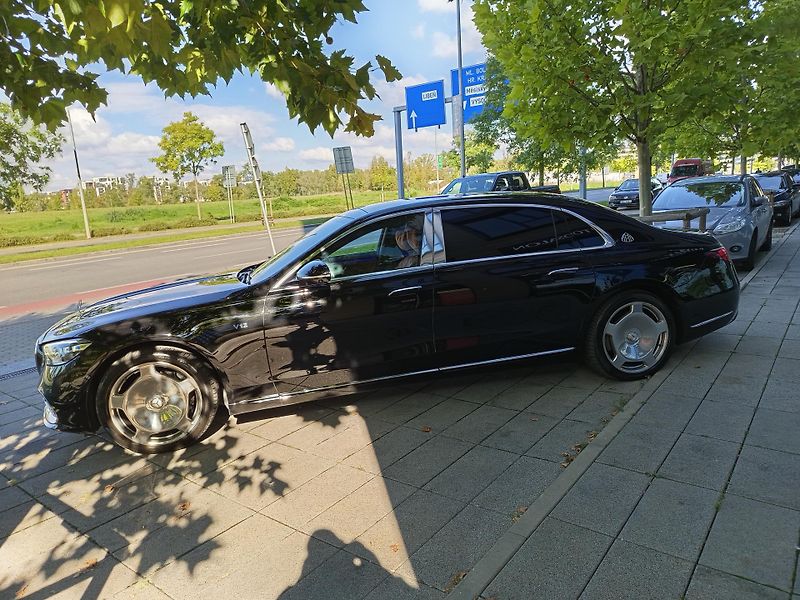 Mercedes-Benz Třídy S (2022) MAYBACH S 680, V12 - fotka 6 z 48