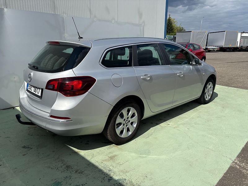 Opel Astra 1,6, 81kW Sports Tourer, Tažné - fotka 2 z 17