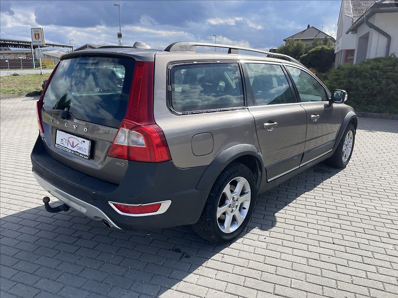 Volvo XC70 2,4 D5 151kw AWD Geartronic Mo - fotka 4 z 35