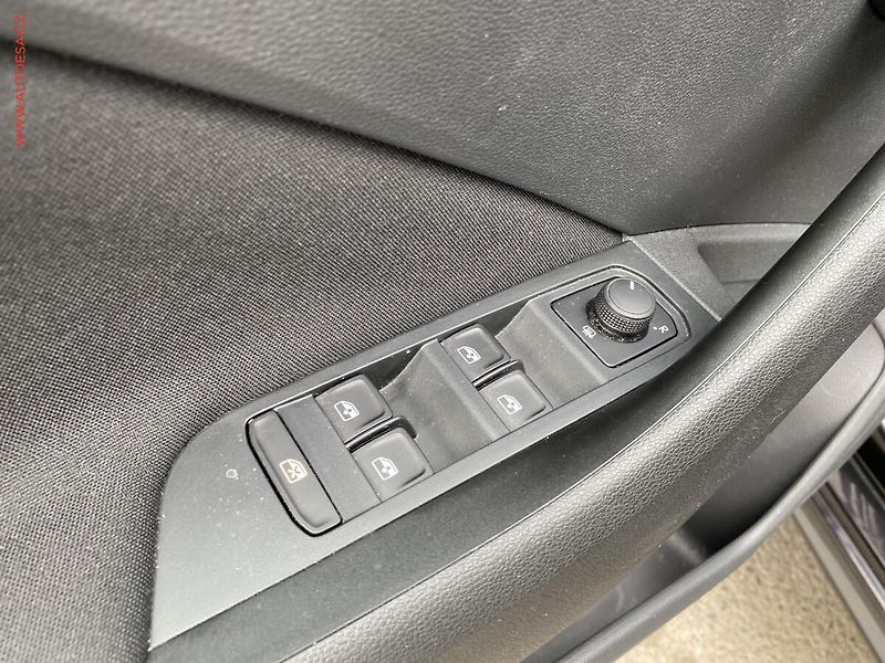 Škoda Kamiq (2023) 1.0 TSi, Ambition, DSG - fotka 13 z 18