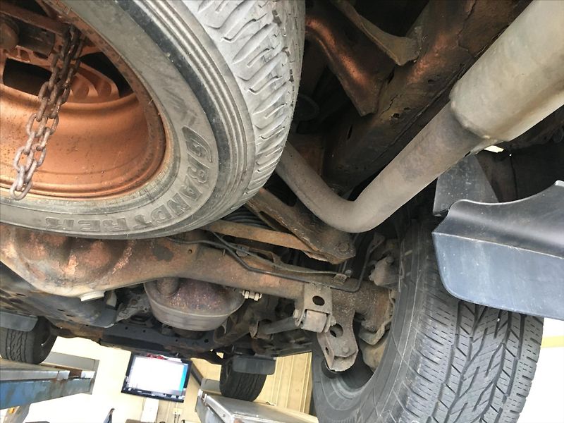 Toyota Land Cruiser 3,0 D-4D 127kW 8-míst ČR 1.maj - fotka 39 z 44