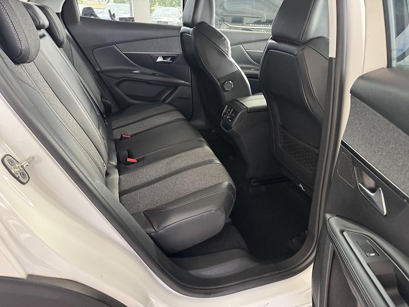 Peugeot 3008 (2018) 1,2I STT ALLURE NAVI KAMERA - fotka 19 z 33