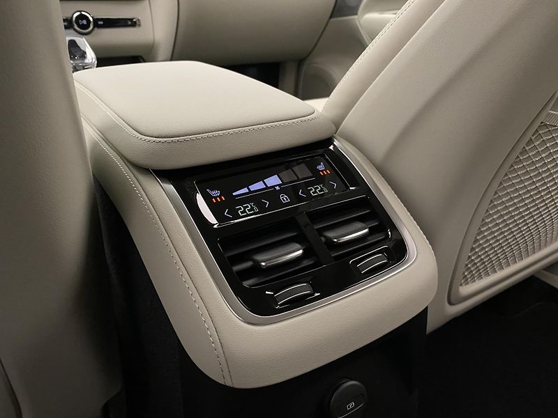 Volvo XC90 (2025) T8 AWD RECHARGE BRIGHT PLUS 7m - fotka 73 z 75