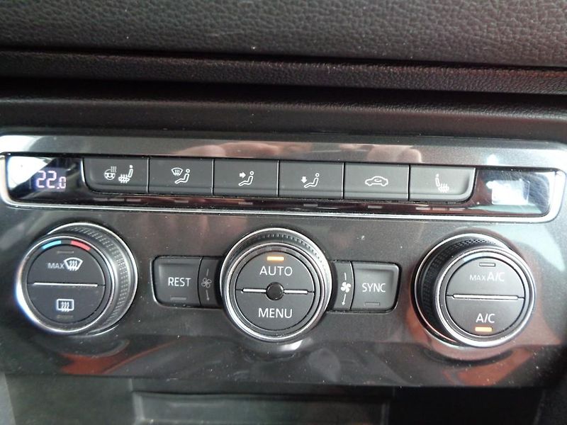 Volkswagen Tiguan 2.0 TSI DSG Highline 4Motion 1 - fotka 17 z 30