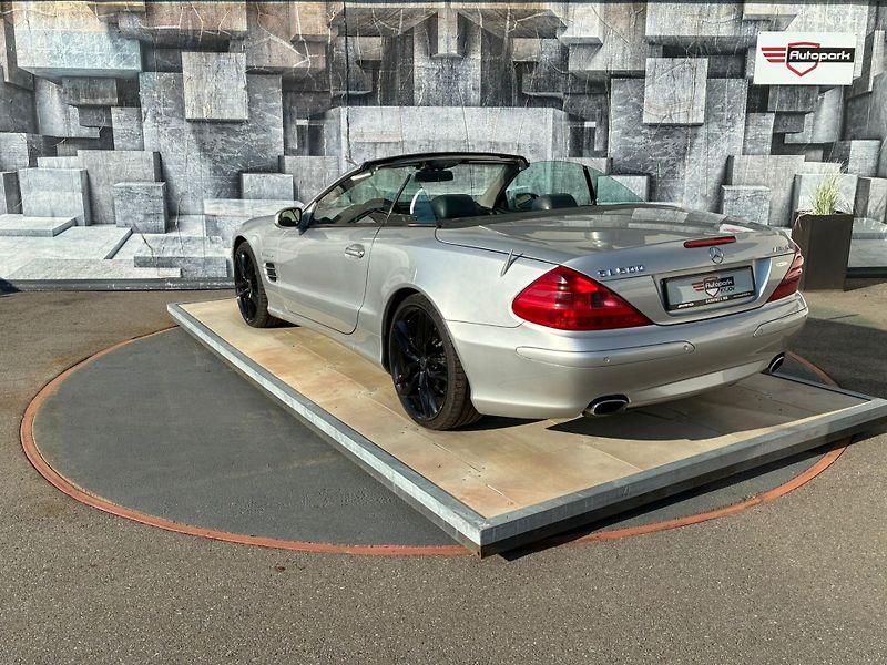 Mercedes-Benz SL (2002) 5.0 V8, 225KW - fotka 16 z 31