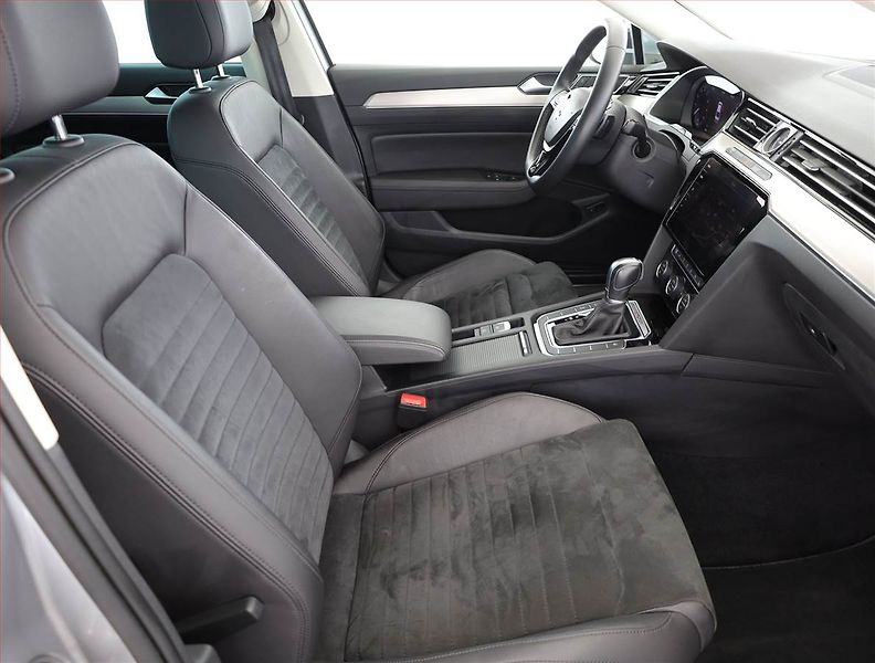 Volkswagen Passat (2020) R-Line 2.0 TSI - fotka 7 z 21