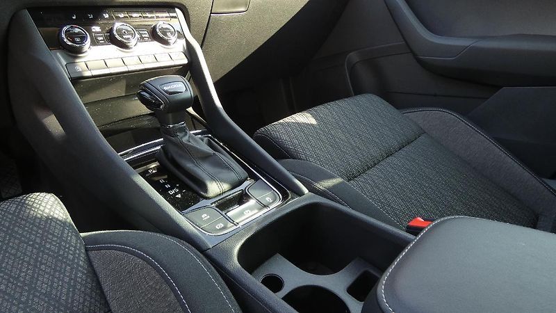 Škoda Karoq 1,5 TSI DSG Style - fotka 6 z 22