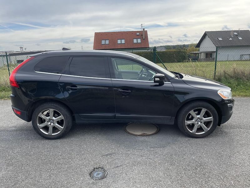 Volvo XC60 (2012) - fotka 3 z 8
