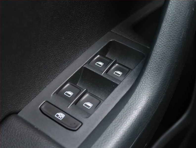 Škoda Octavia (2014) Elegance 1.8 TSI, 4X4 - fotka 16 z 18