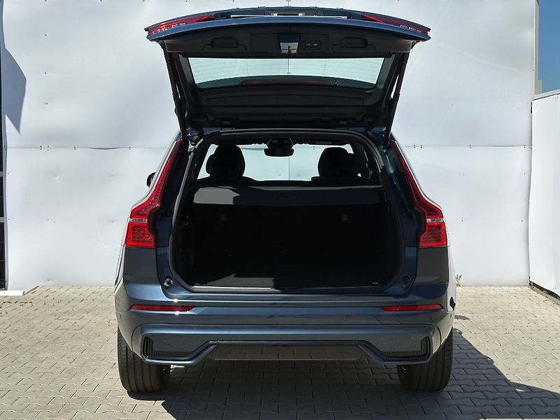 Volvo XC60 Plus Dark B5 AWD 184kW - fotka 7 z 26