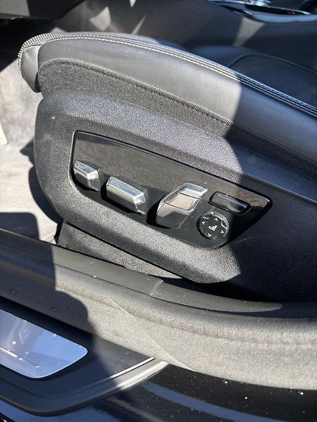 BMW Řada 5 (2019) BMW 520 xd - fotka 14 z 15