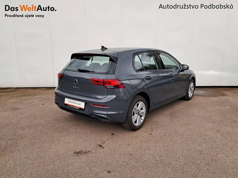 Volkswagen Golf (2023) LIFE 1.0 e-TSI / 81 kW DSG7 - fotka 2 z 27