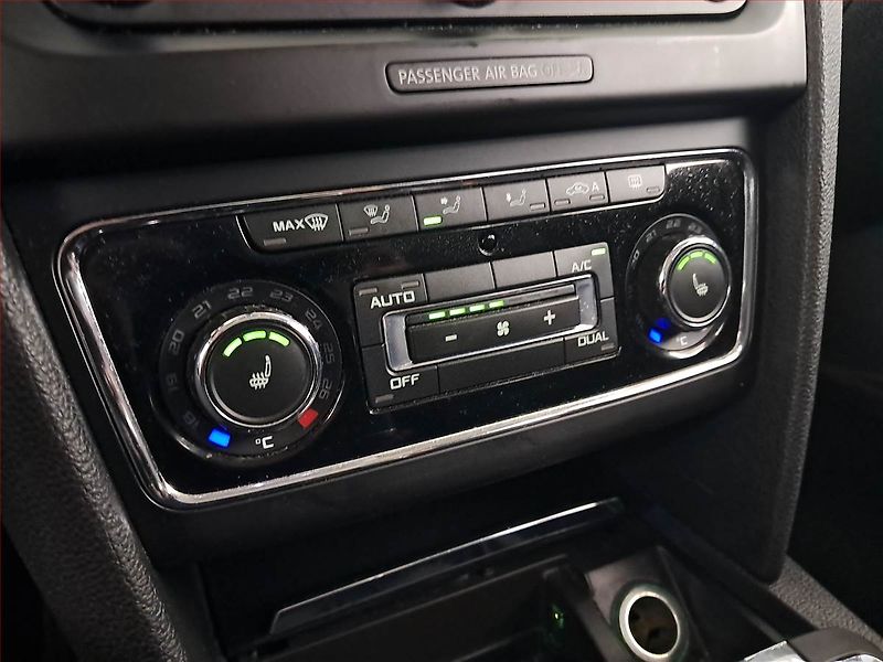 Škoda Superb (2014) 2.0 TDI, 4X4, Automat, Kůže - fotka 20 z 24