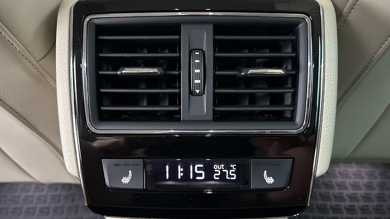 Škoda Superb 2.0 TDI L&K DSG 4x4 - fotka 24 z 35