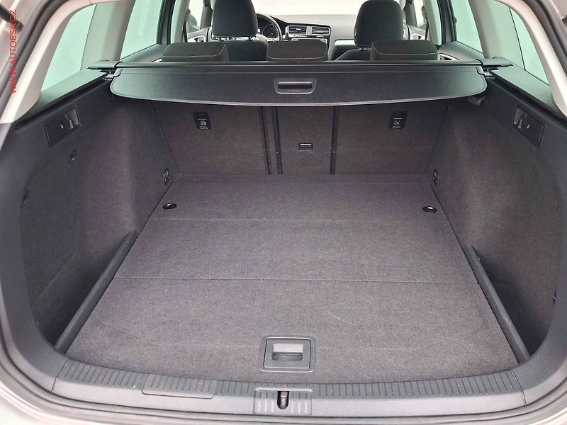 Volkswagen Golf (2014) 2.0 TDi, 1.maj, Comfortline - fotka 7 z 16