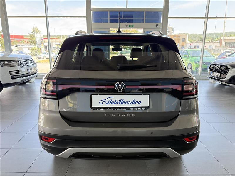 Volkswagen T-Cross 1,0   TSI 81kW,DSG,1.MAJ,SERVI - fotka 5 z 28