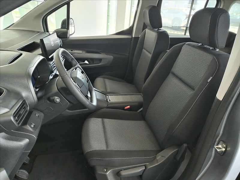 Toyota ProAce City Verso (2026) 1.5 DIESEL 6MT  FAMILY 5S LONG - fotka 9 z 18