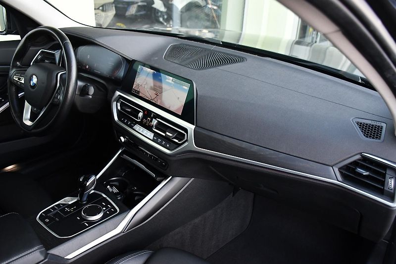 BMW Řada 3 320d xD M-SPORT REZERVACE - fotka 19 z 42