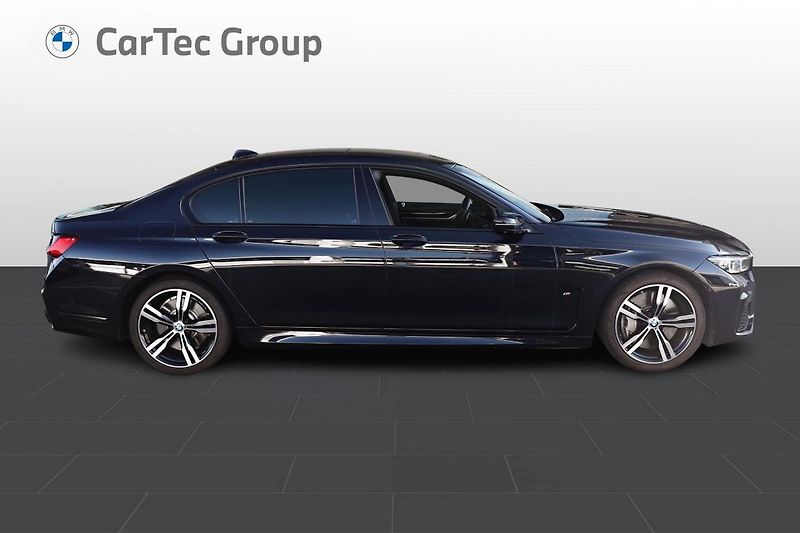BMW Řada 7 750Li xDrive Sedan - fotka 6 z 16