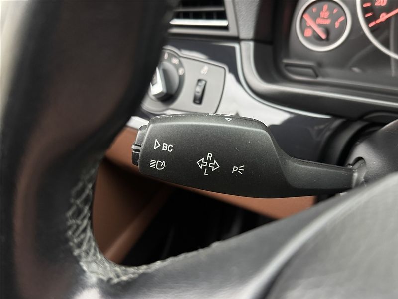 BMW Řada 5 2,0 4X4 KŮŽE SERVIS KAMERA ČR - fotka 11 z 38
