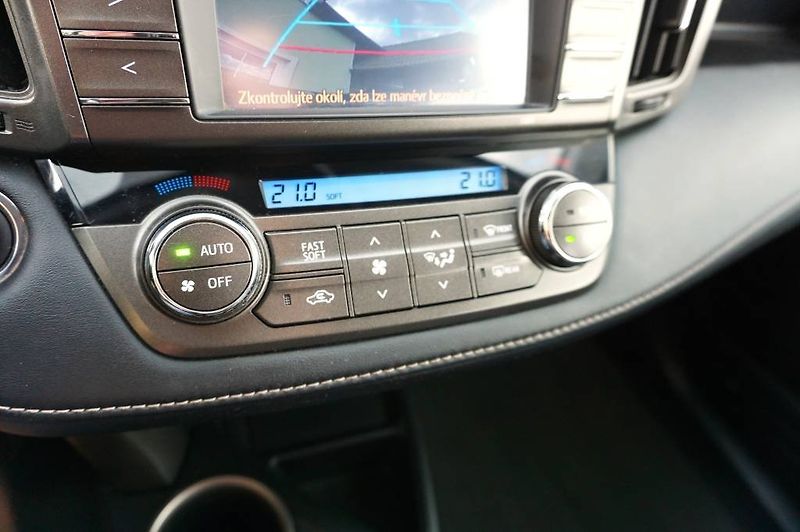 Toyota RAV4 (2015) 110 kW - fotka 35 z 46