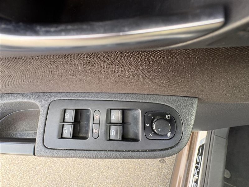Volkswagen Sharan 2,0 TDi 103kW 7sed,Servis,2Maj - fotka 4 z 34