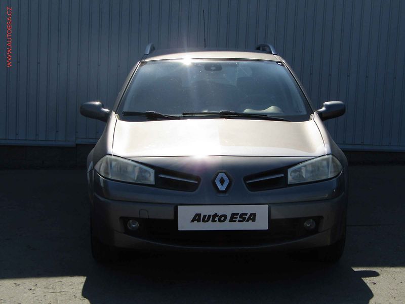 Renault Mégane (2008) 1.6i, 2.maj,ČR, AC, park - fotka 2 z 14