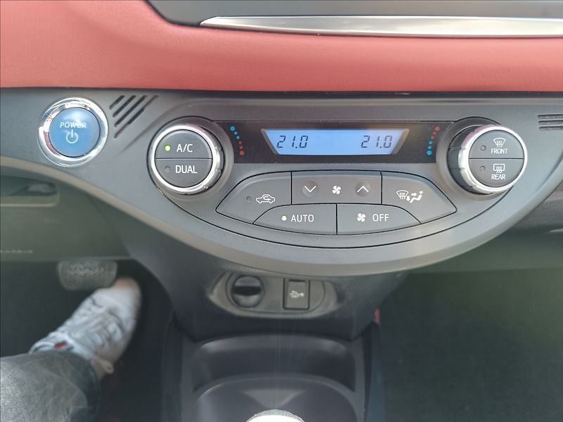 Toyota Yaris 1,5 WT-i AT 54KW HYBRID - fotka 12 z 21