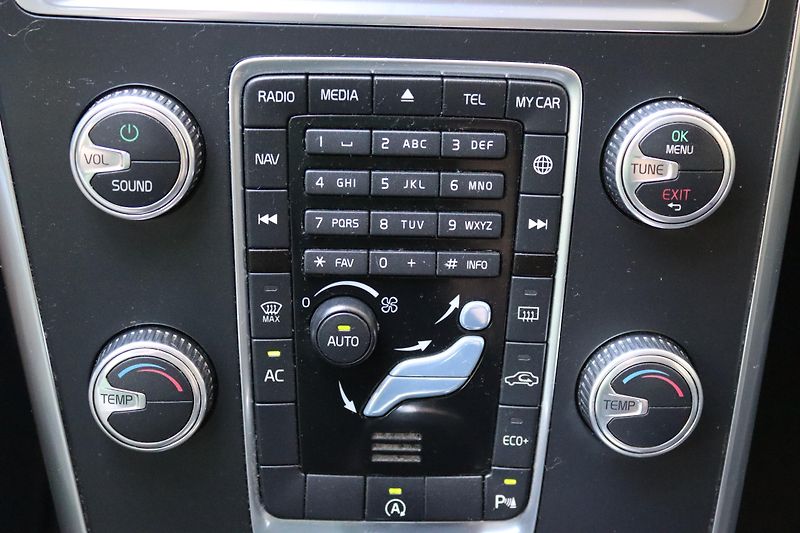 Volvo XC60 D4 2.0 133kW AT DPH - fotka 30 z 50