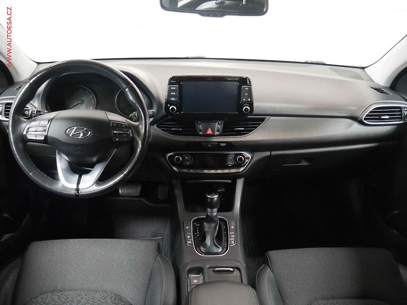 Hyundai i30 (2017) 1.5 T-GDI, ČR, DSG, LED - fotka 8 z 27