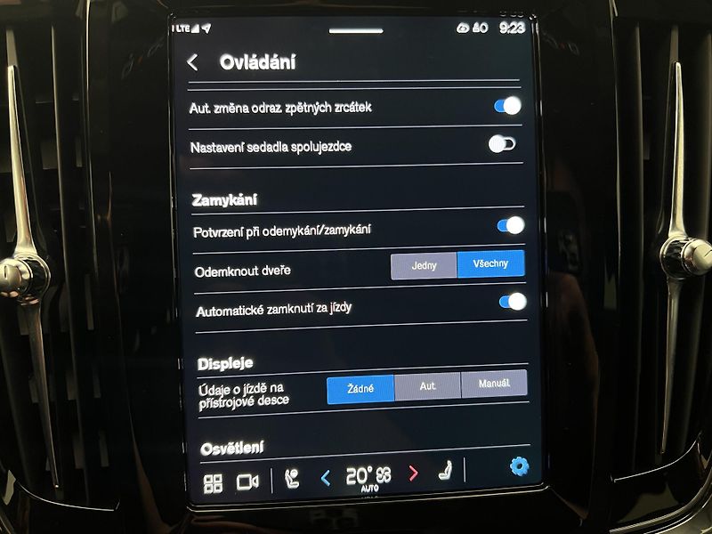 Volvo V90 T6 AWD DARK PLUS - fotka 38 z 45