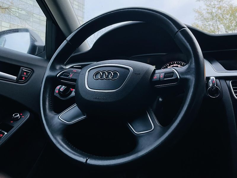 Audi A4 2.0TDI MANUÁL SENZORY NAVI - fotka 34 z 44