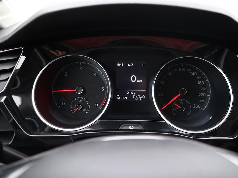 Volkswagen Touran 2,0 TDI 110kW DSG Sound 7-Míst - fotka 18 z 34