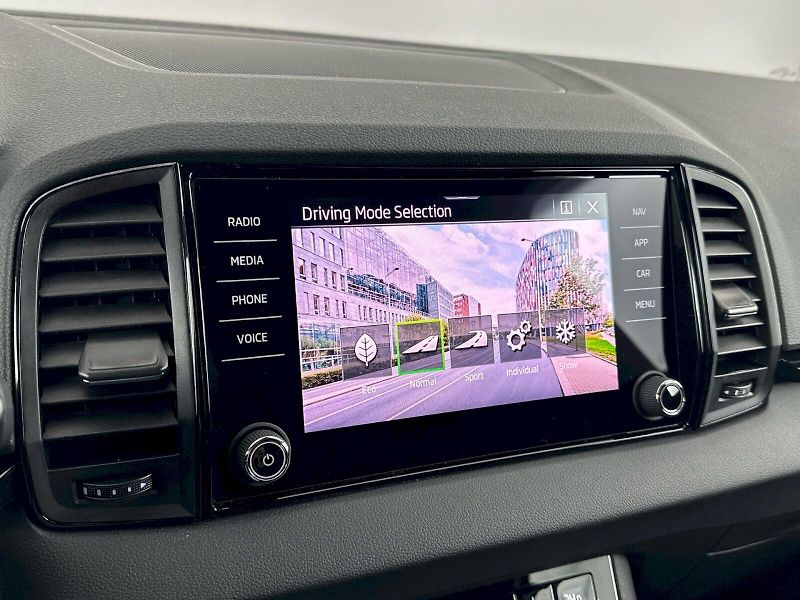 Škoda Karoq (2025) DSG 2.0TDI 110kW 4x4 SportLine - fotka 13 z 33