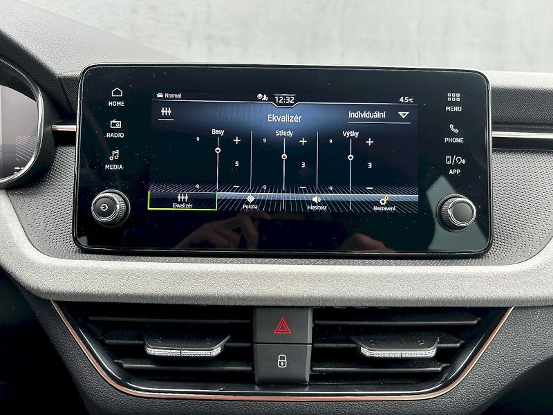 Škoda Kamiq (2024) 1.0 TSI 85kW DSG Top Selection - fotka 13 z 35