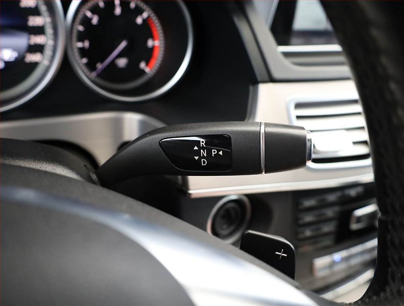 Mercedes-Benz Třídy E (2013) Elegance E 220 CDI, Automat - fotka 11 z 20