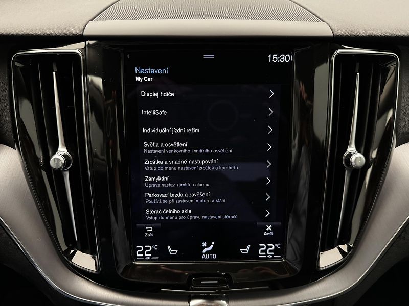 Volvo XC60 B4 AWD MOMENTUM AUT REZERVACE - fotka 37 z 45