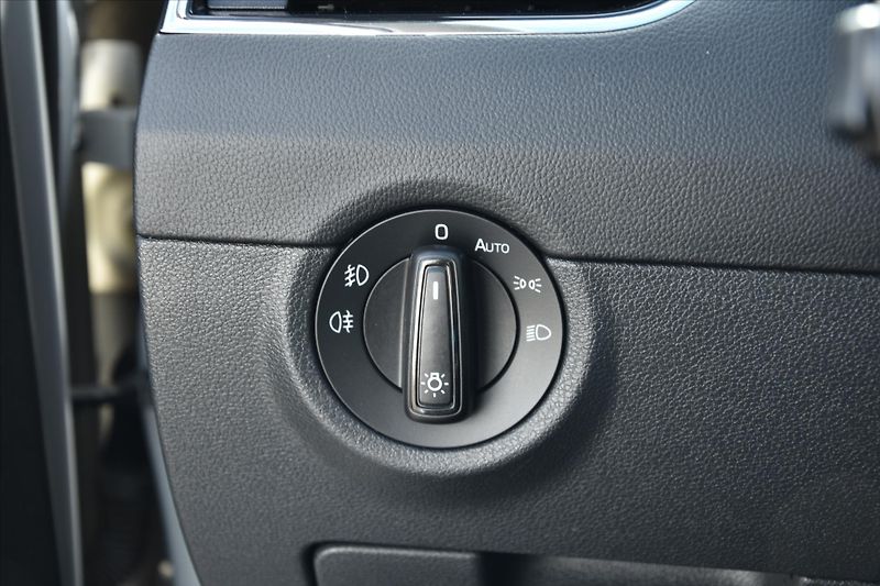 Škoda Octavia 1.6 TDI 85kW DSG LED NAVI ČR - fotka 22 z 24