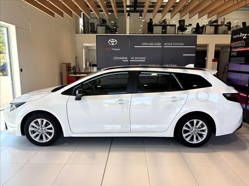 Toyota Corolla 1,8   TS Comfort HEV - fotka 4 z 8