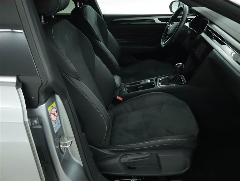 Volkswagen Arteon (2023) 2.0 TDI - fotka 9 z 19