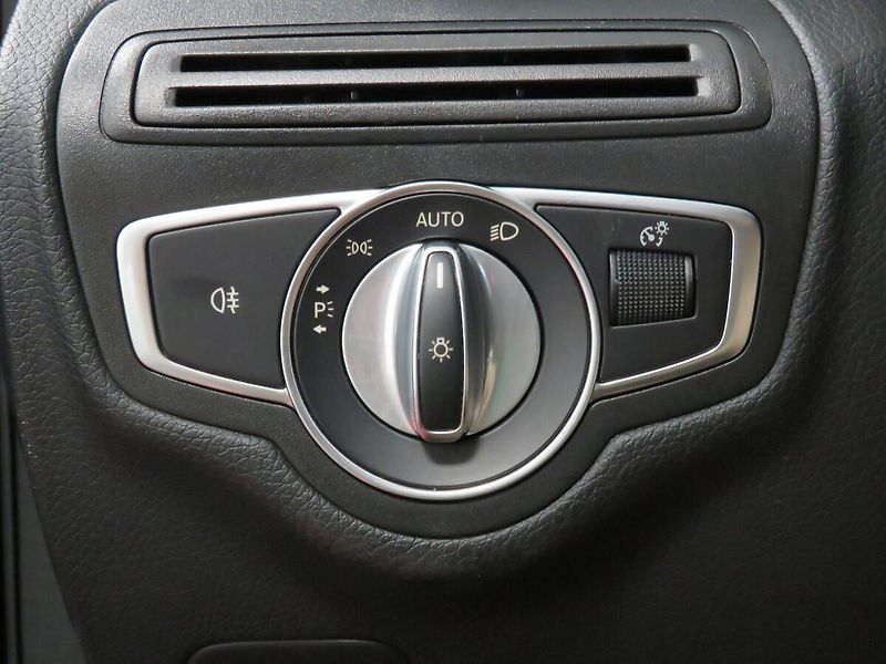 Mercedes-Benz Třídy C - fotka 13 z 25