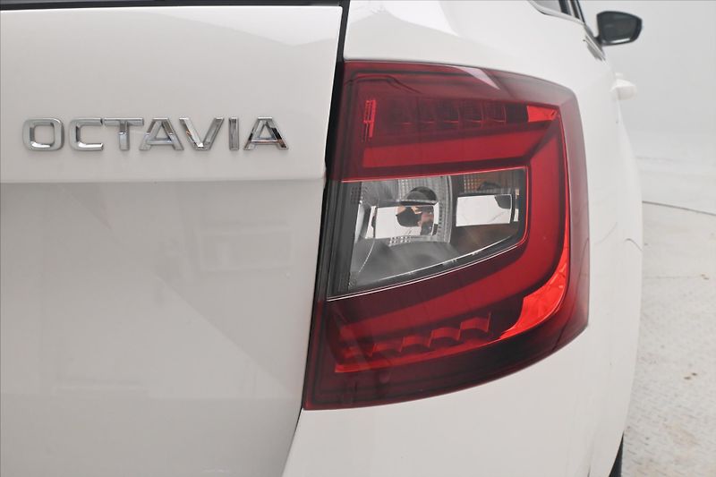 Škoda Octavia 1,5 TSI 110kW Style Tažné Záru - fotka 28 z 29