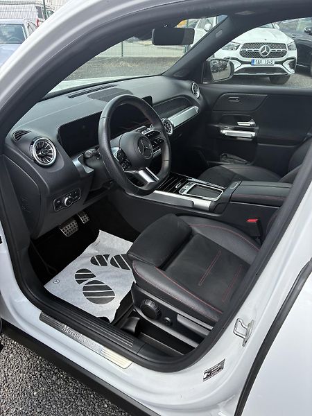 Mercedes-Benz GLB (2024) 200d 4MATIC - fotka 11 z 13