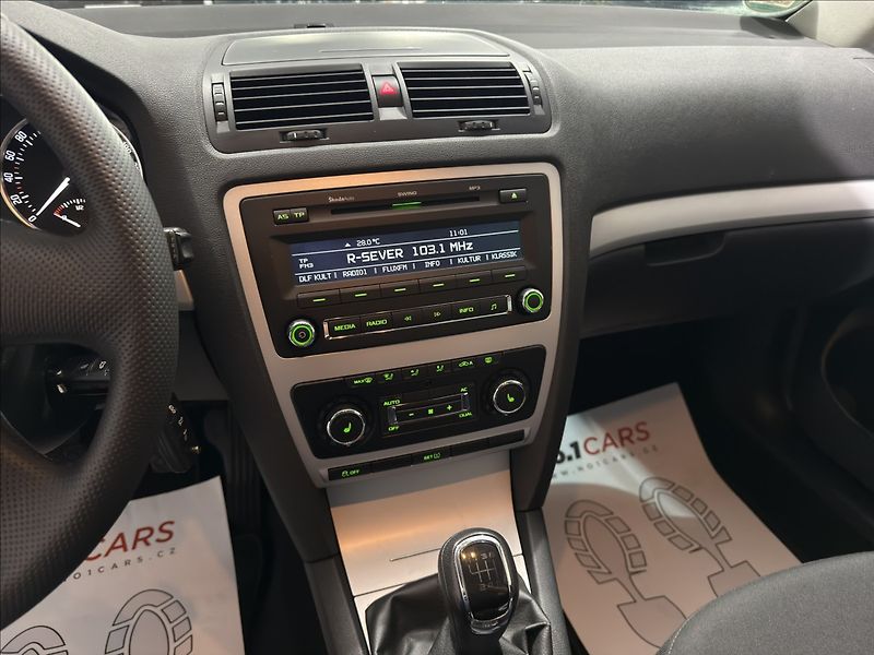 Škoda Octavia 1,4   TSI STYLE XENON SERVIS - fotka 13 z 35