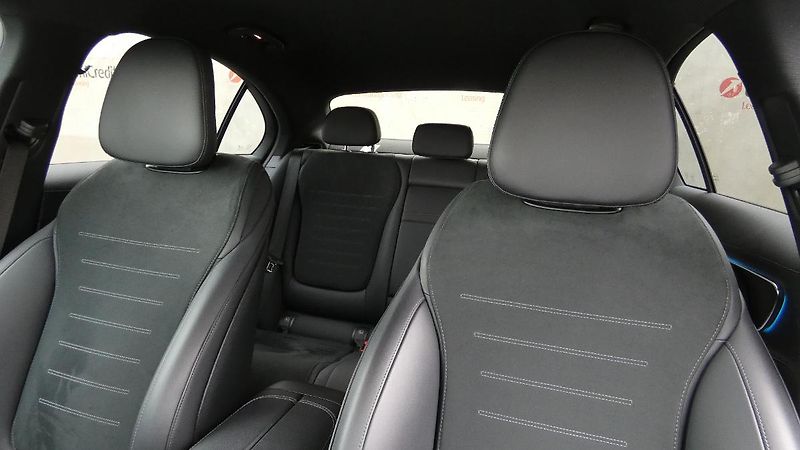 Mercedes-Benz Třídy C Sedan 300 4MATIC - fotka 7 z 23