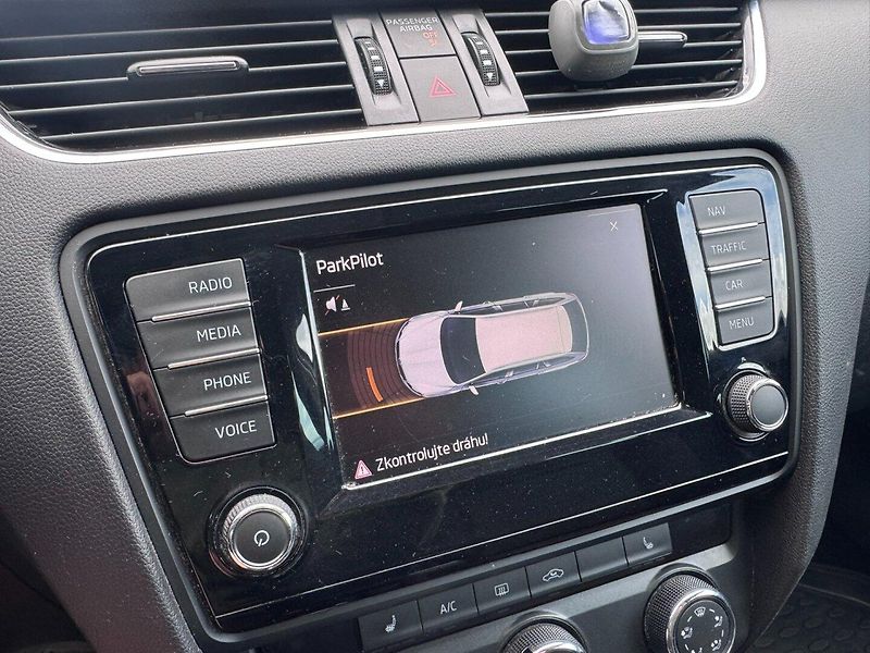 Škoda Octavia (2015) 1,6 TDI 81 KW TAŽNÉ KOLA - fotka 50 z 50