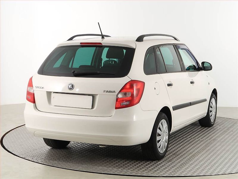 Škoda Fabia (2014) 1.2 TSI, Vyhř. sedaček - fotka 5 z 15