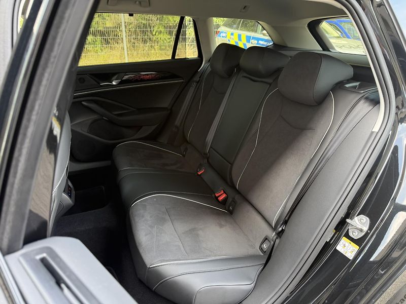Volkswagen Passat Elegance 2.0 TDI 110 kW DSG Va - fotka 21 z 26