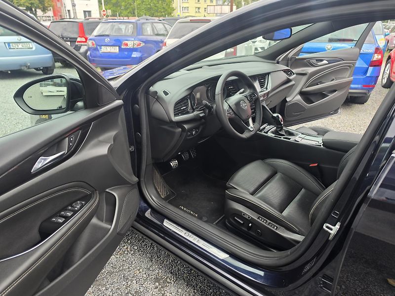 Opel Insignia 2.0 Turbo D full  - fotka 11 z 19
