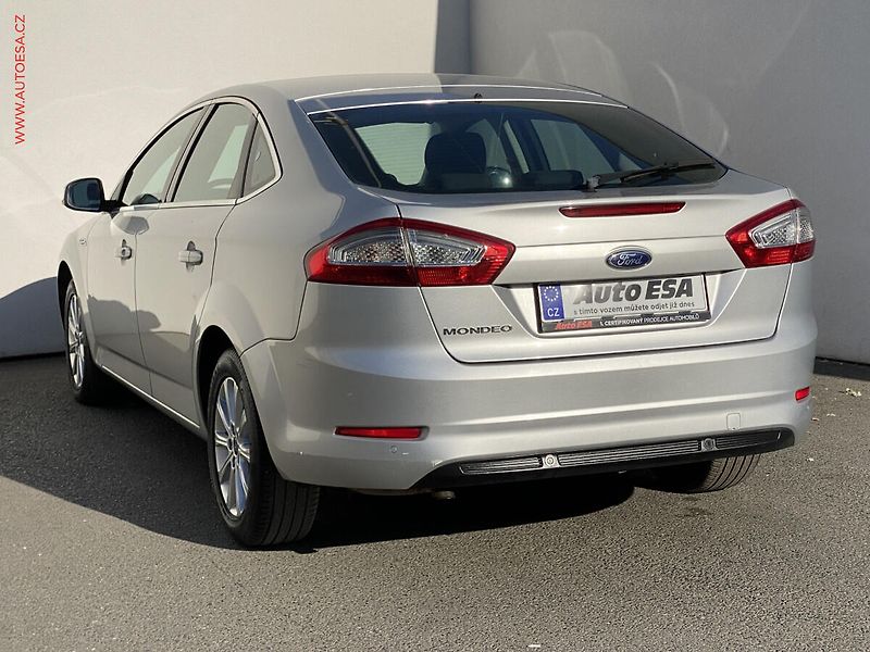 Ford Mondeo (2011) 2.0 TDCi, Titanium, navi - fotka 6 z 16